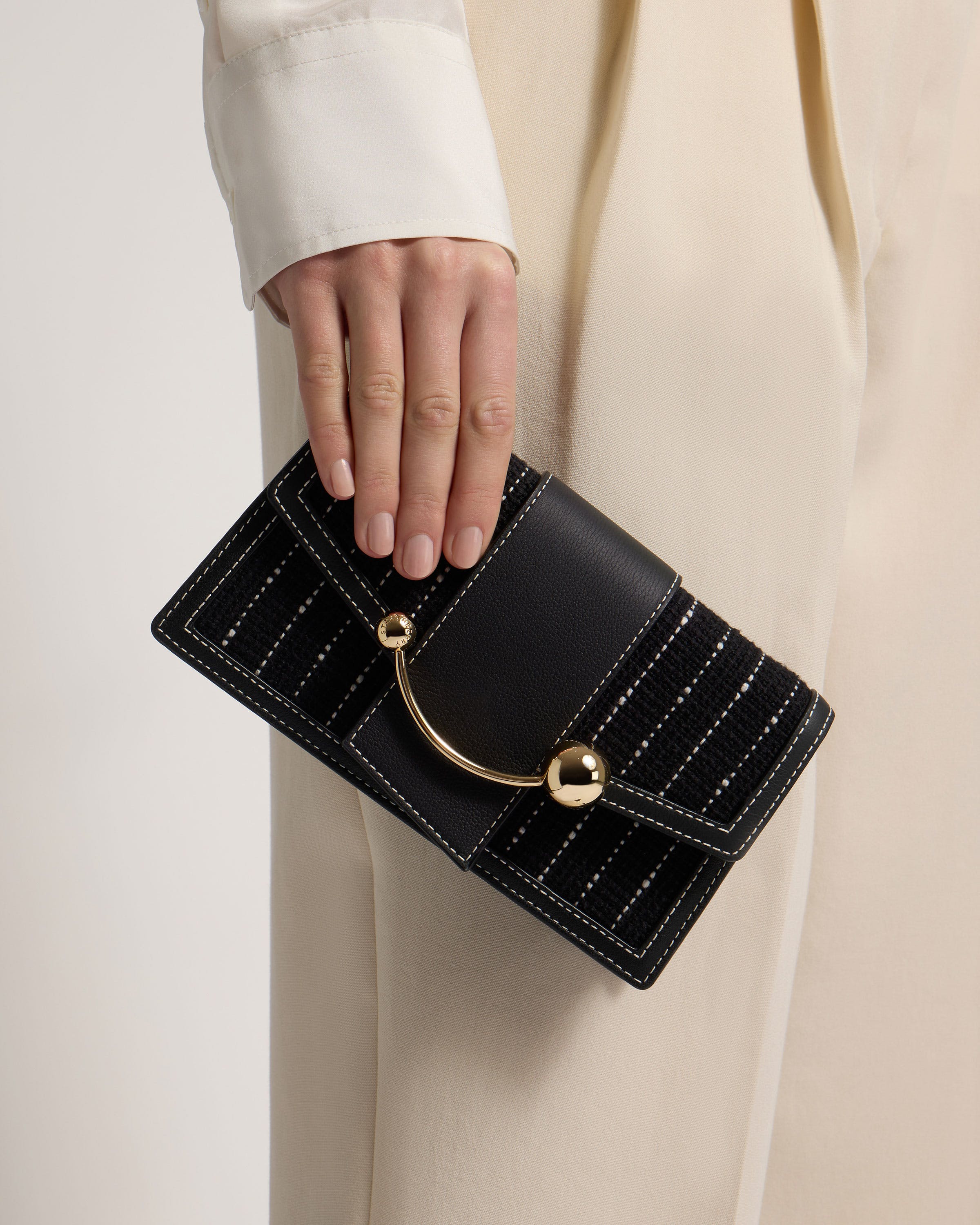 キャサリン妃愛用 英国発 ＊Strathberry＊ Crescent on a Chain Strathberry - Crescent on a Chain - Black