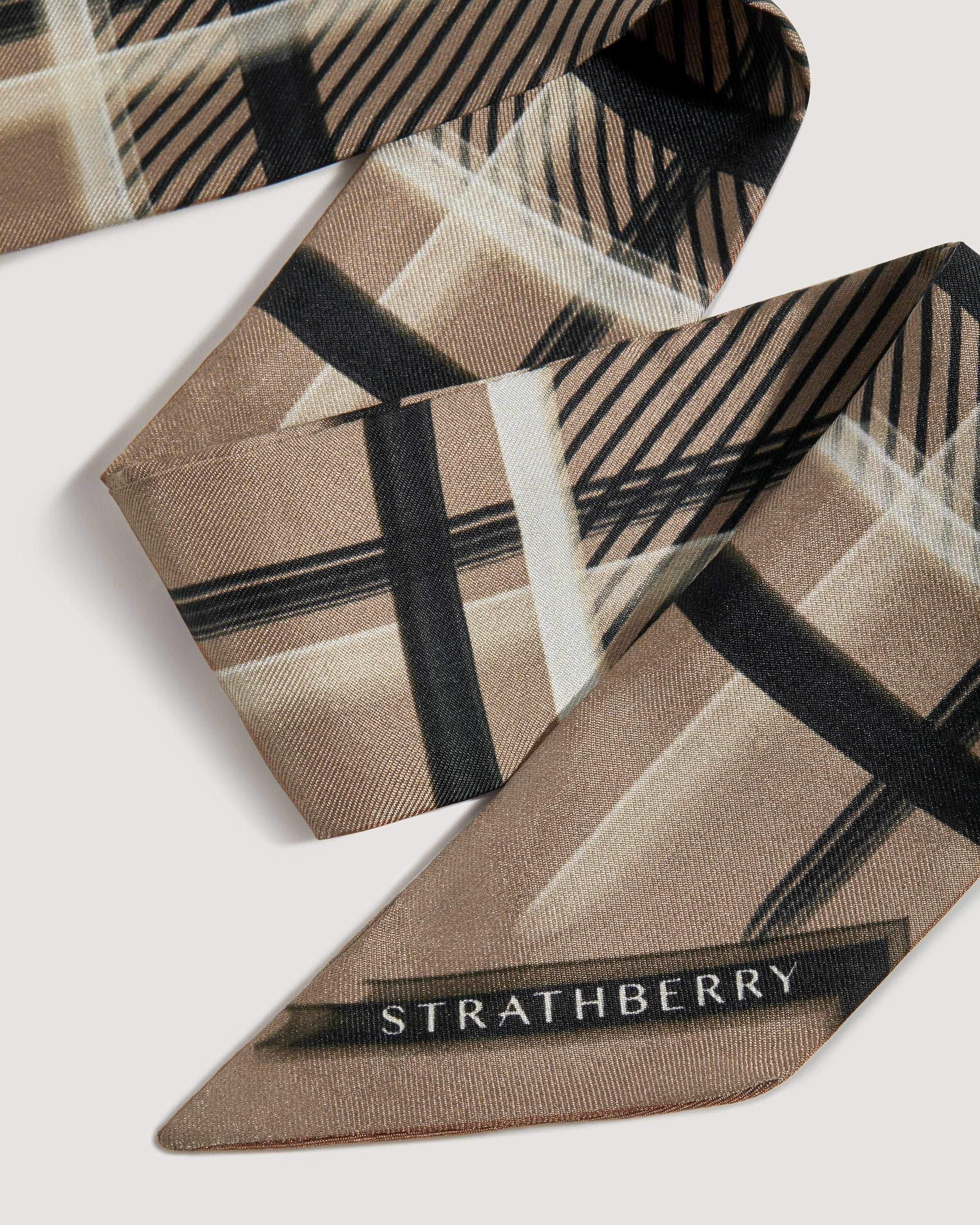 【STRATHBERRY】バッグ用 Silkスカーフ ロング★国内発 STRATHBERRY】バッグ用 Silkスカーフ ロング☆国内発
