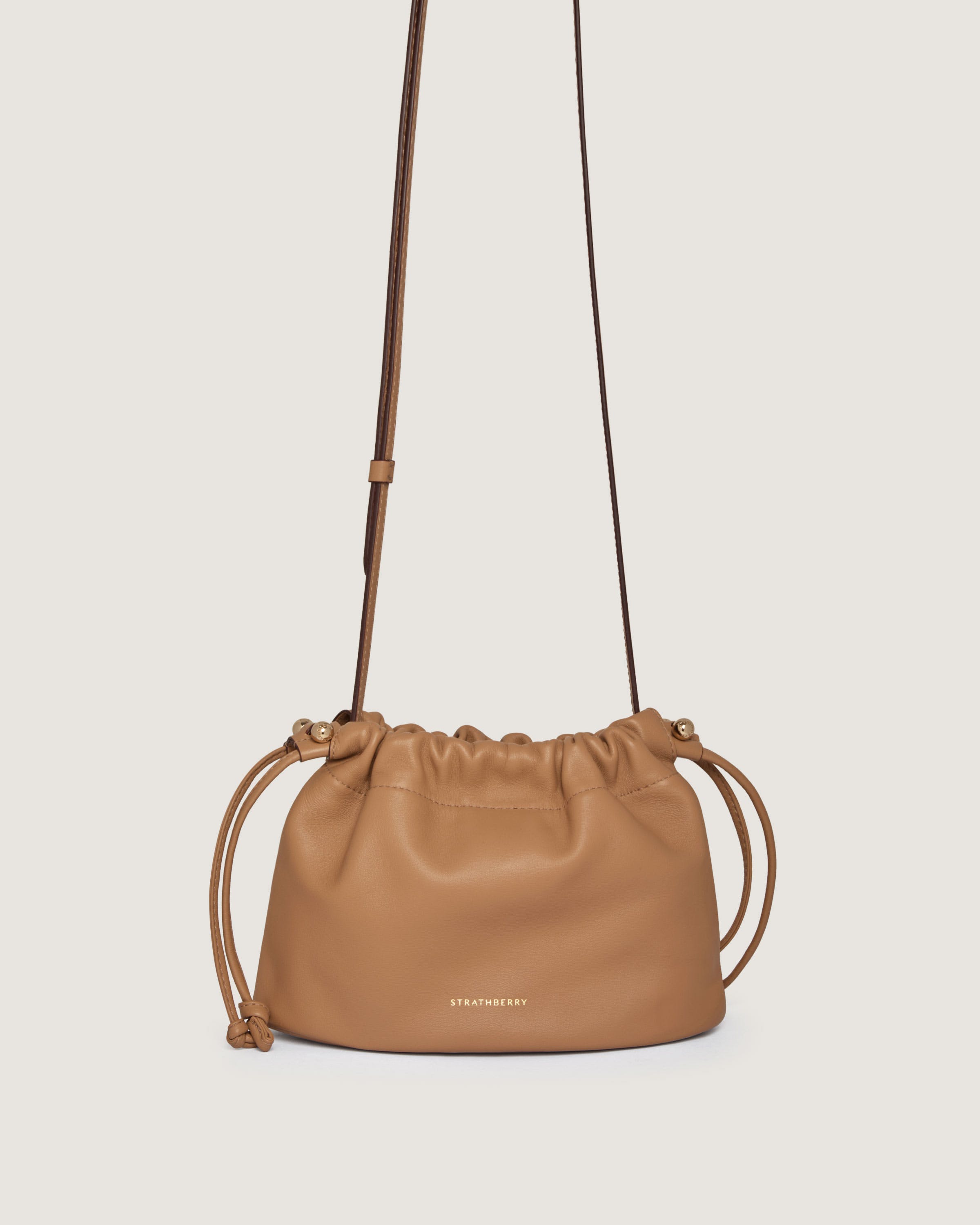 【英国王室御用達ブランド】 STRATHBERRY Charlotte Drawstring Strathberry - Charlotte Drawstring - Burgundy