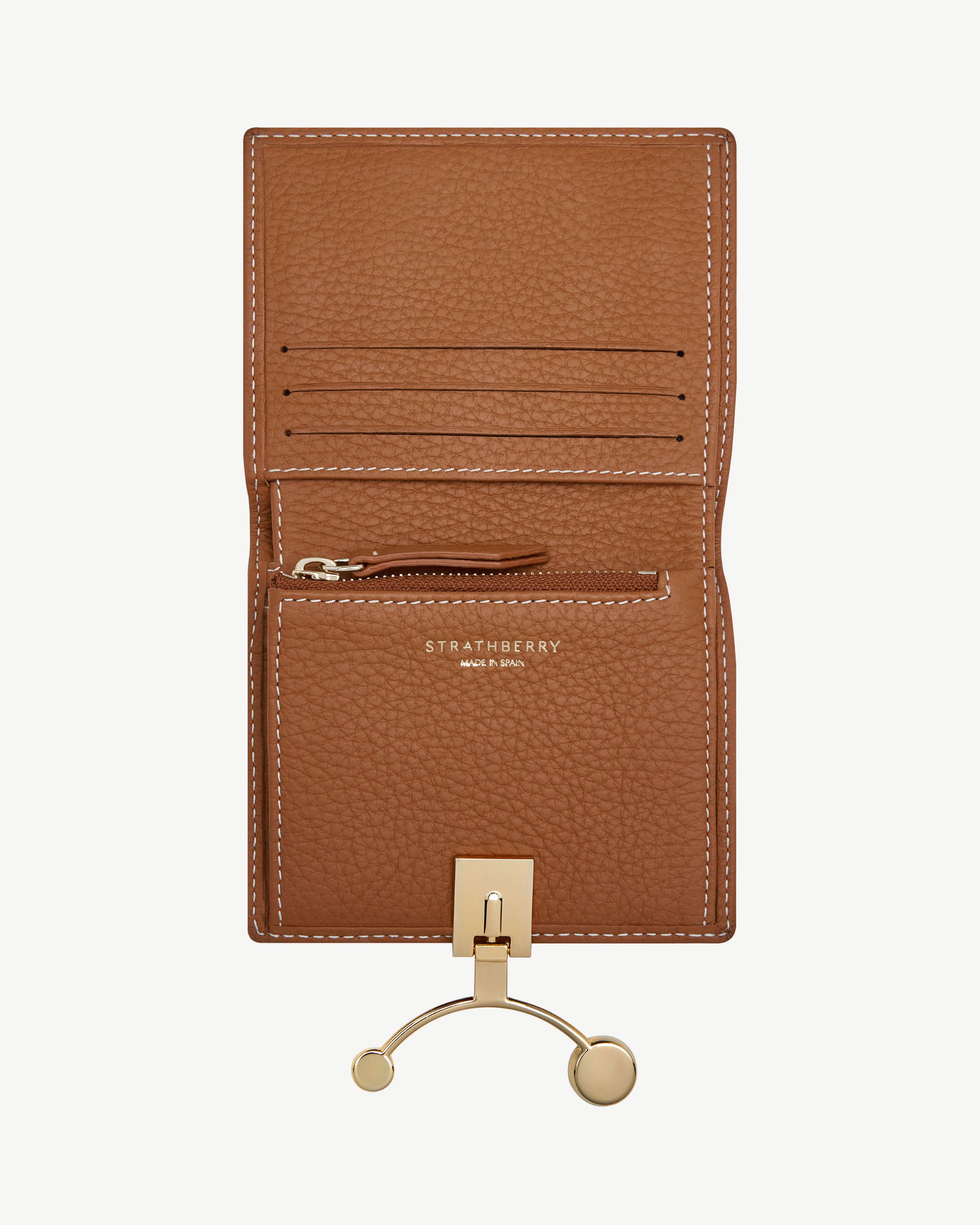 ストラスベリー - Crescent Wallet - ブラウン | Strathberry