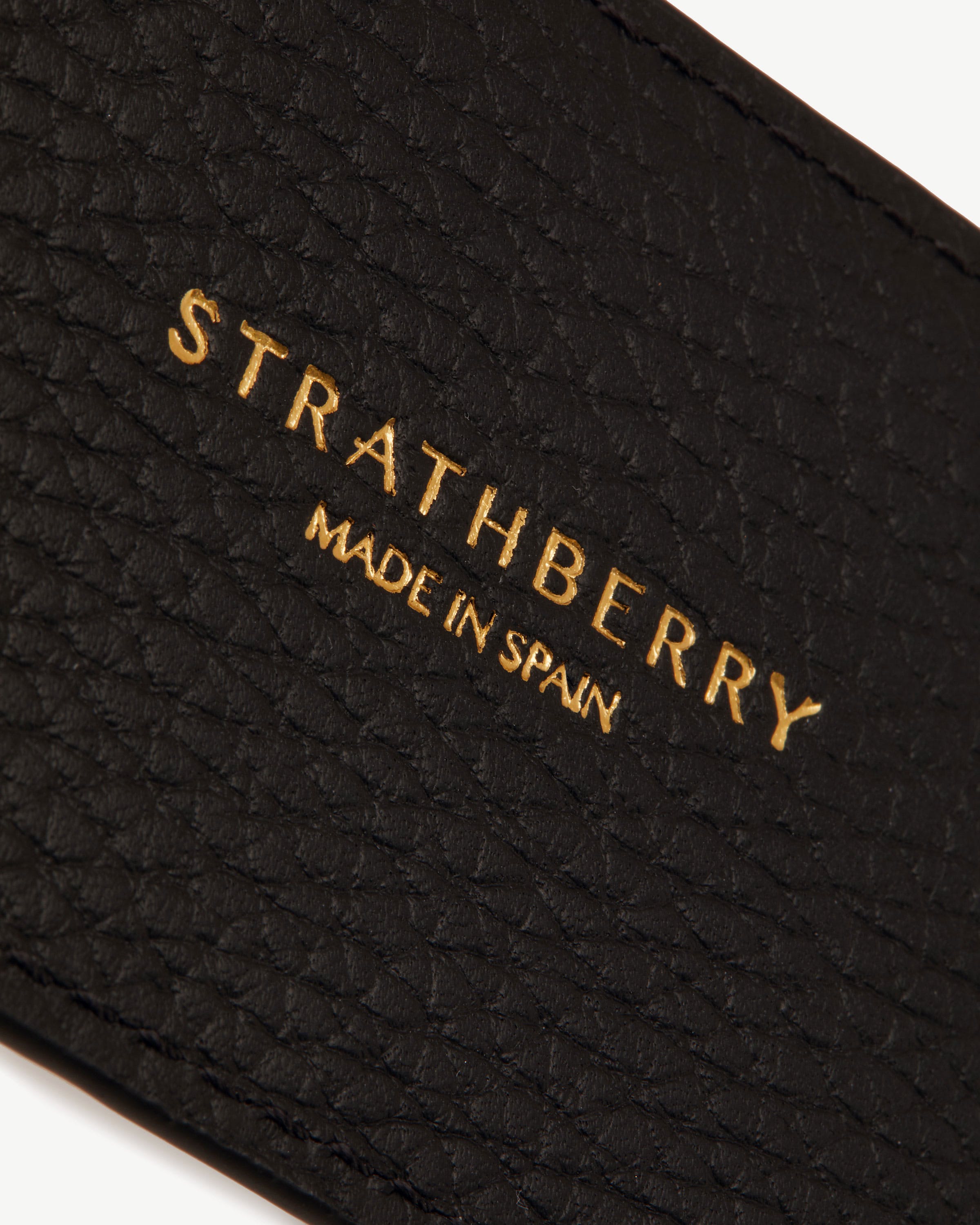 ストラスベリー - Luggage Tag - Black | Strathberry 日本 / Japan