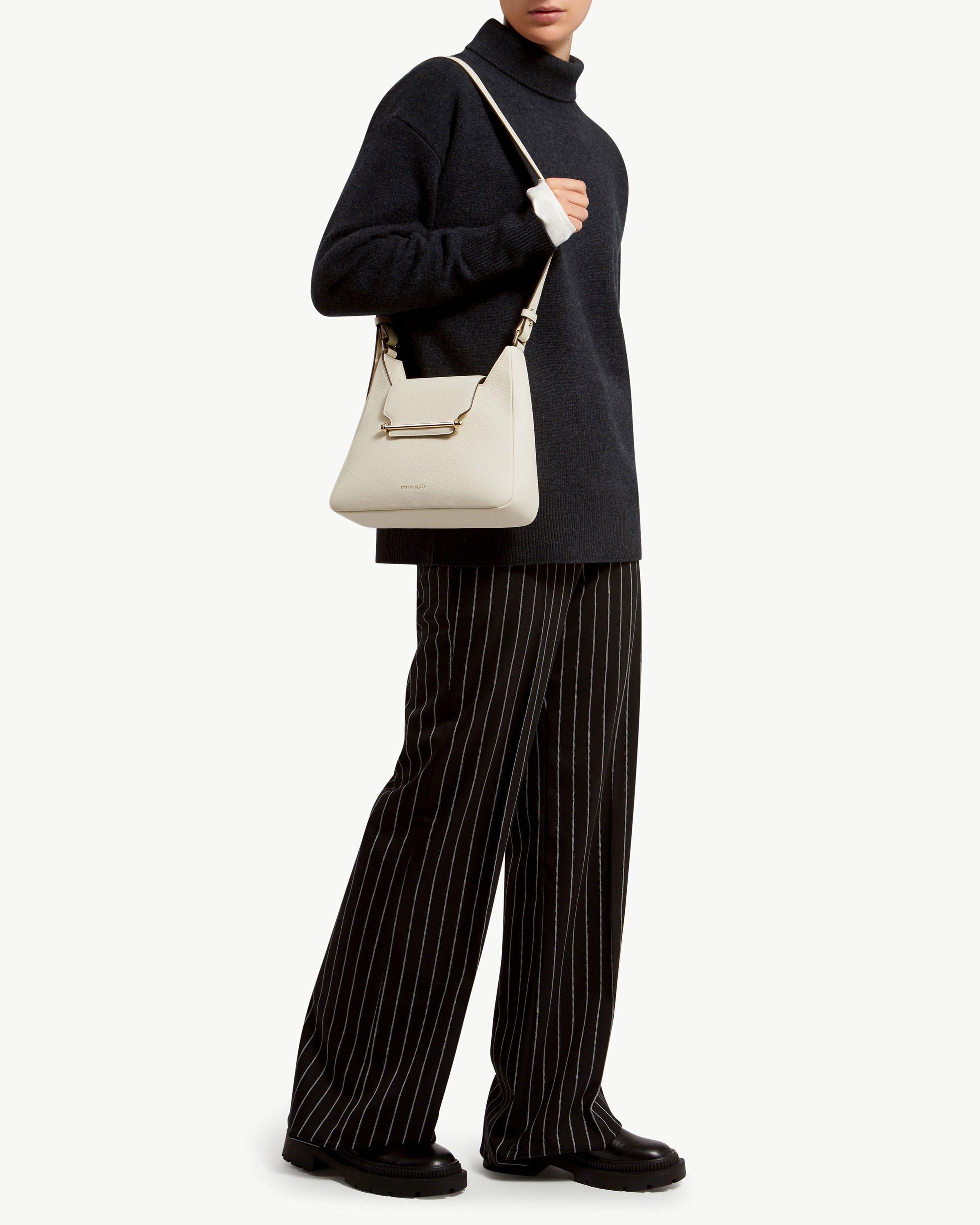 ストラスベリー　バッグ　マルトリー　ホーボー ストラスベリー - Multrees Hobo - Black | Strathberry 日本