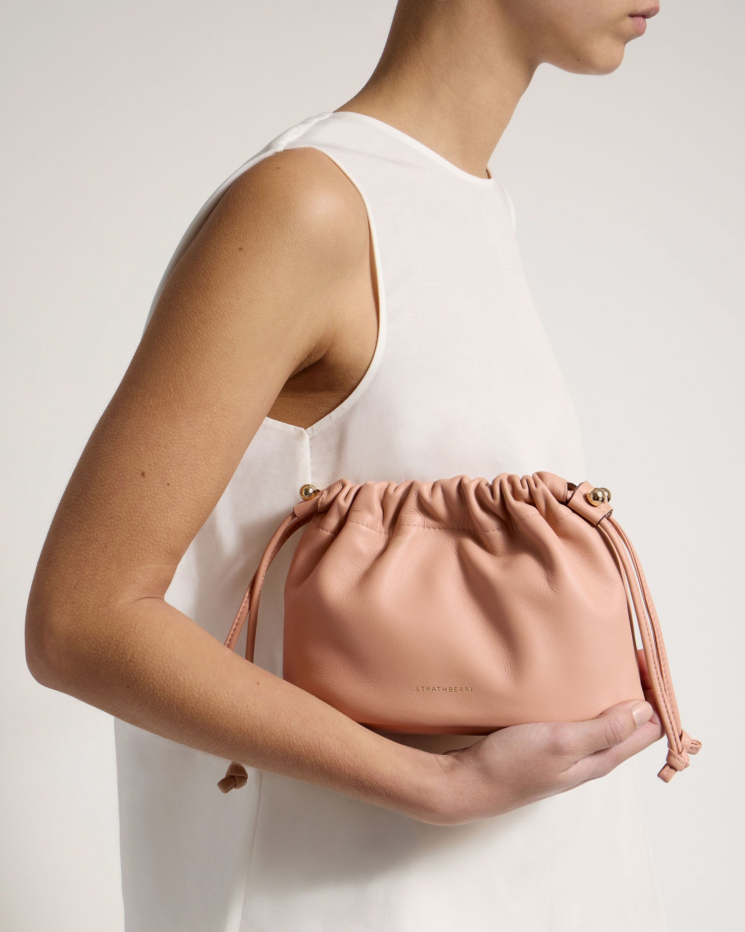 ストラスベリー - Charlotte Drawstring - ピンク | Strathberry ストラスベリー - Charlotte Drawstring - ピンク | Strathberry