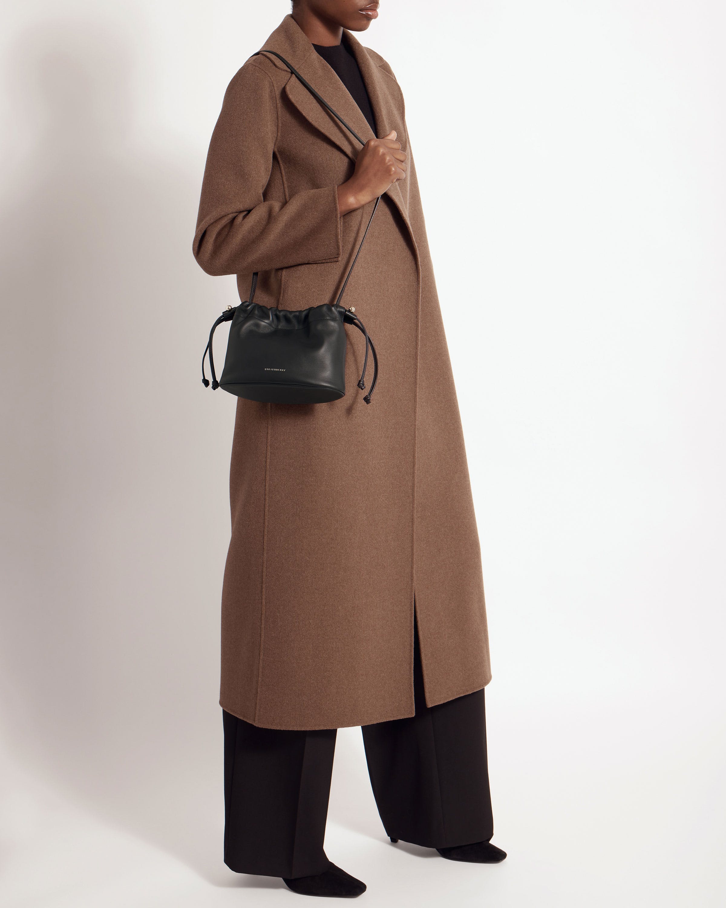 STRATHBERRY Charlotte Drawstringショルダーバッグ 1756373224-strathberry-
