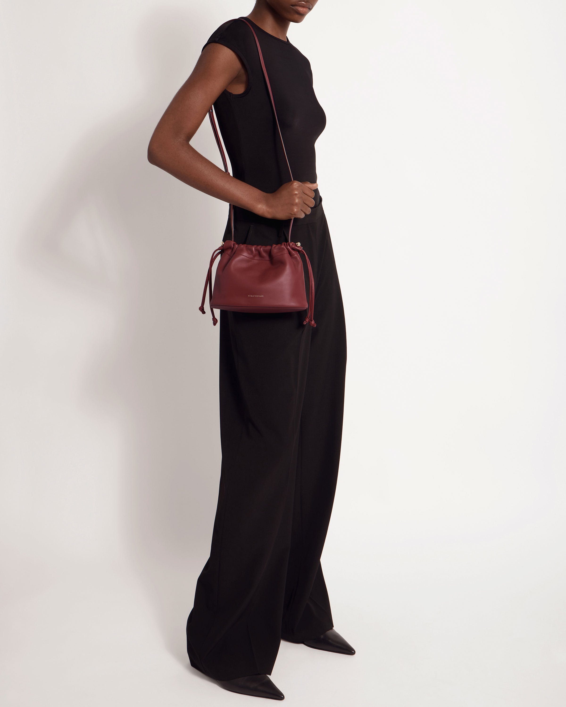 ストラスベリー - Charlotte Drawstring - 赤 | Strathberry