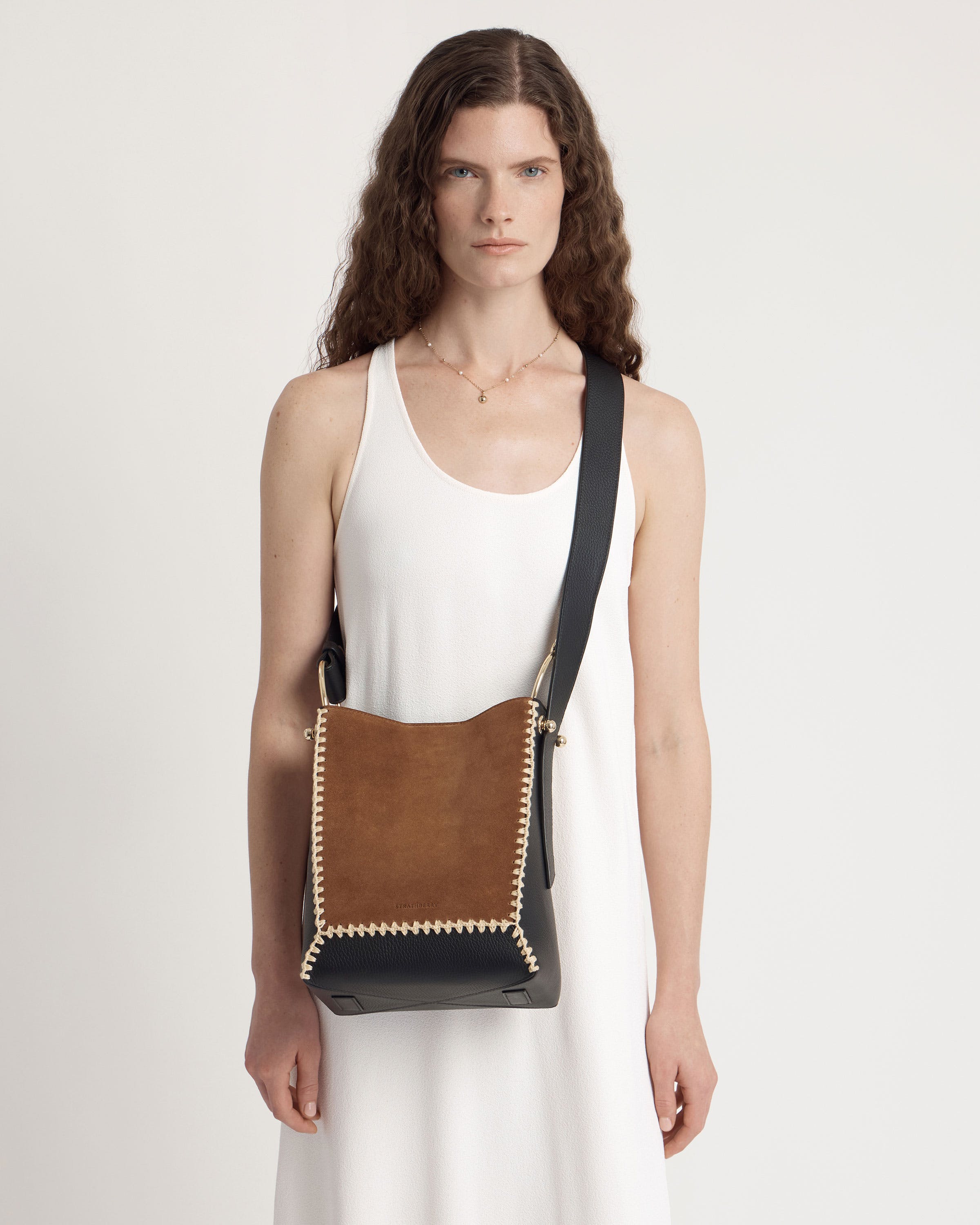 ストラスベリー - Lana Midi Bucket Bag - レザーバケットバッグ 