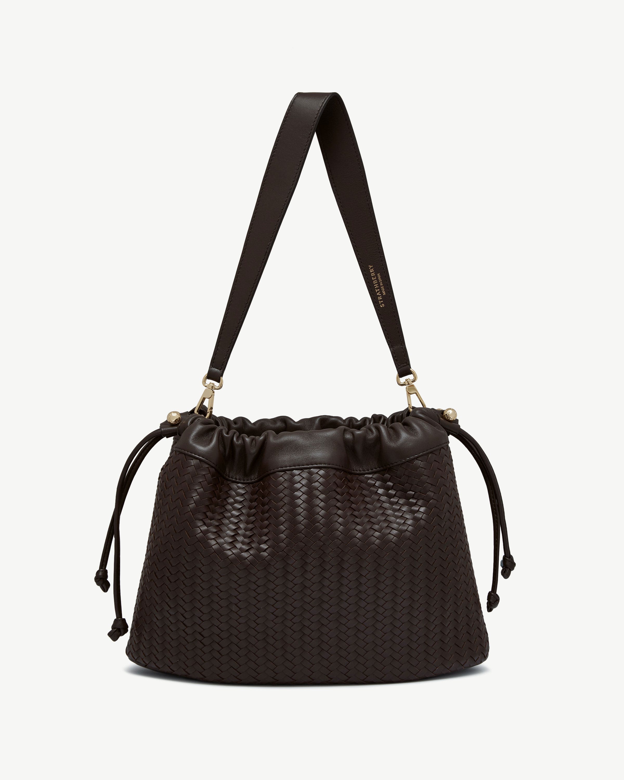 バッグ yyyykDouble Faced CYLINDER DRAWSTRING Charlotte Midi Drawstring -Woven Chocolate | Strathberry