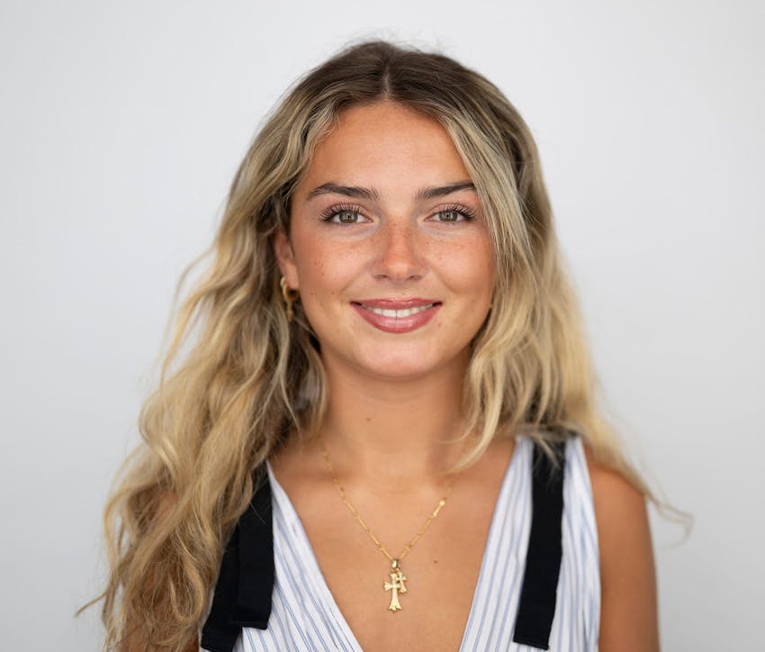 woman with wavy blonde hair