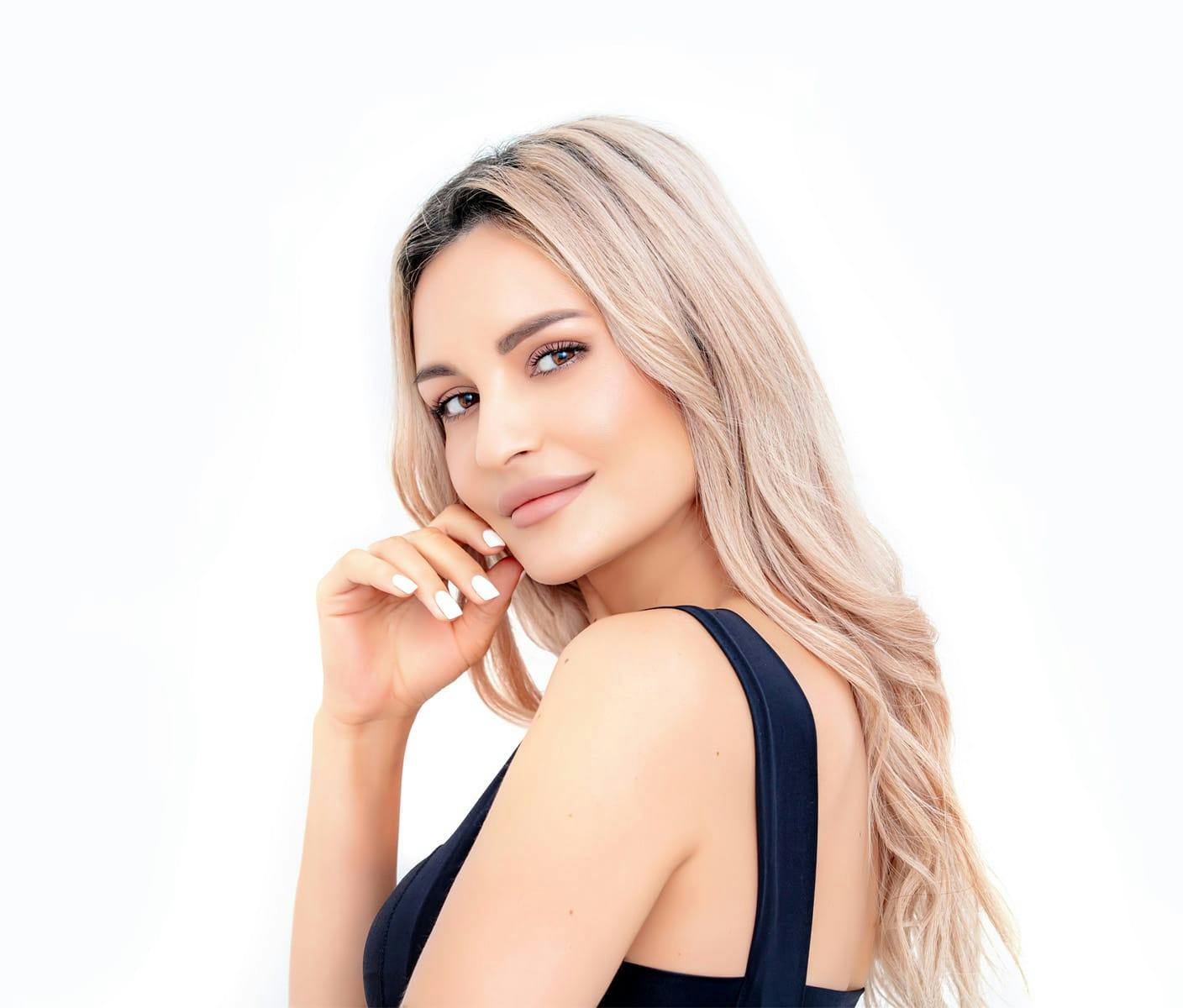 woman with long blonde hair