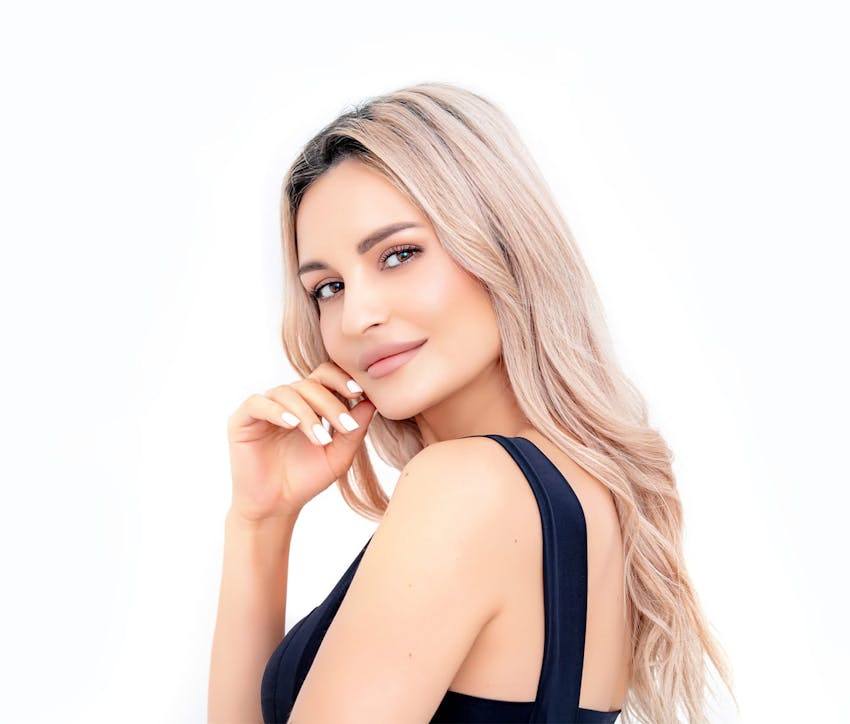 woman with long blonde hair