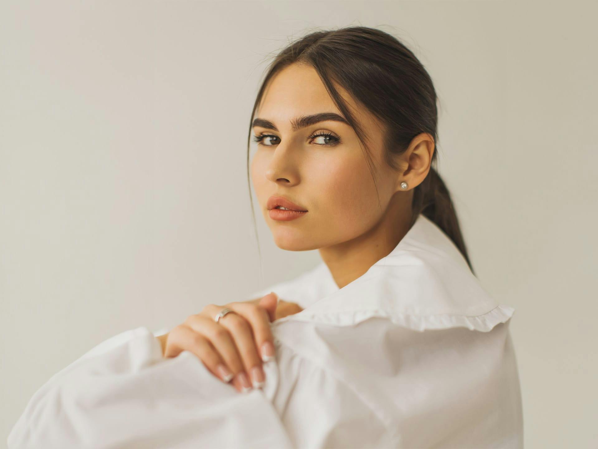 woman crossing her arms