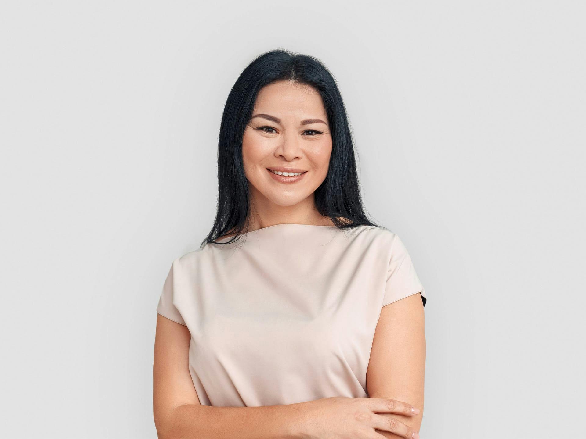 woman crossing her arms