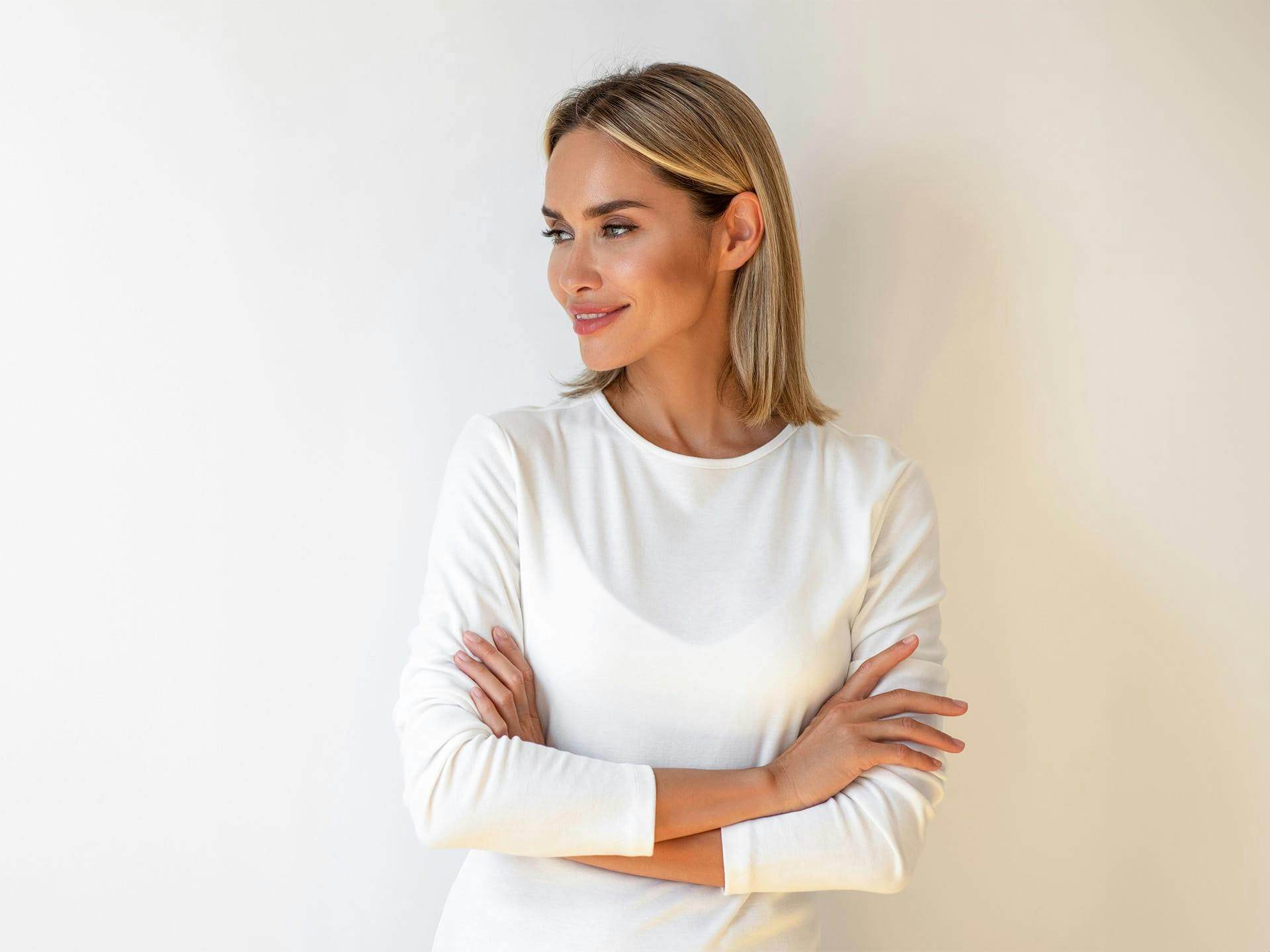 woman crossing her arms