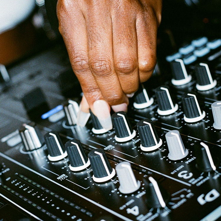 DJ Tips Guides to Help Improve Your DJ Skills PIRATE