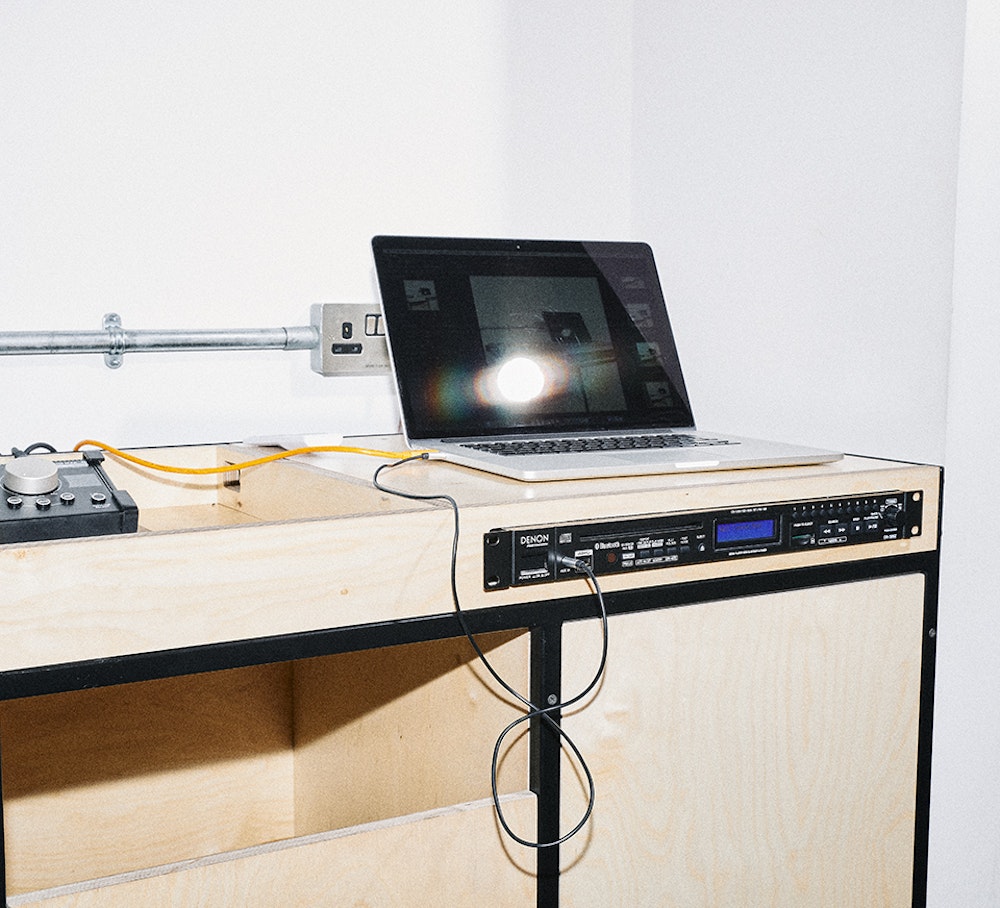 How To Make An EPK For Artists (with examples & templates)