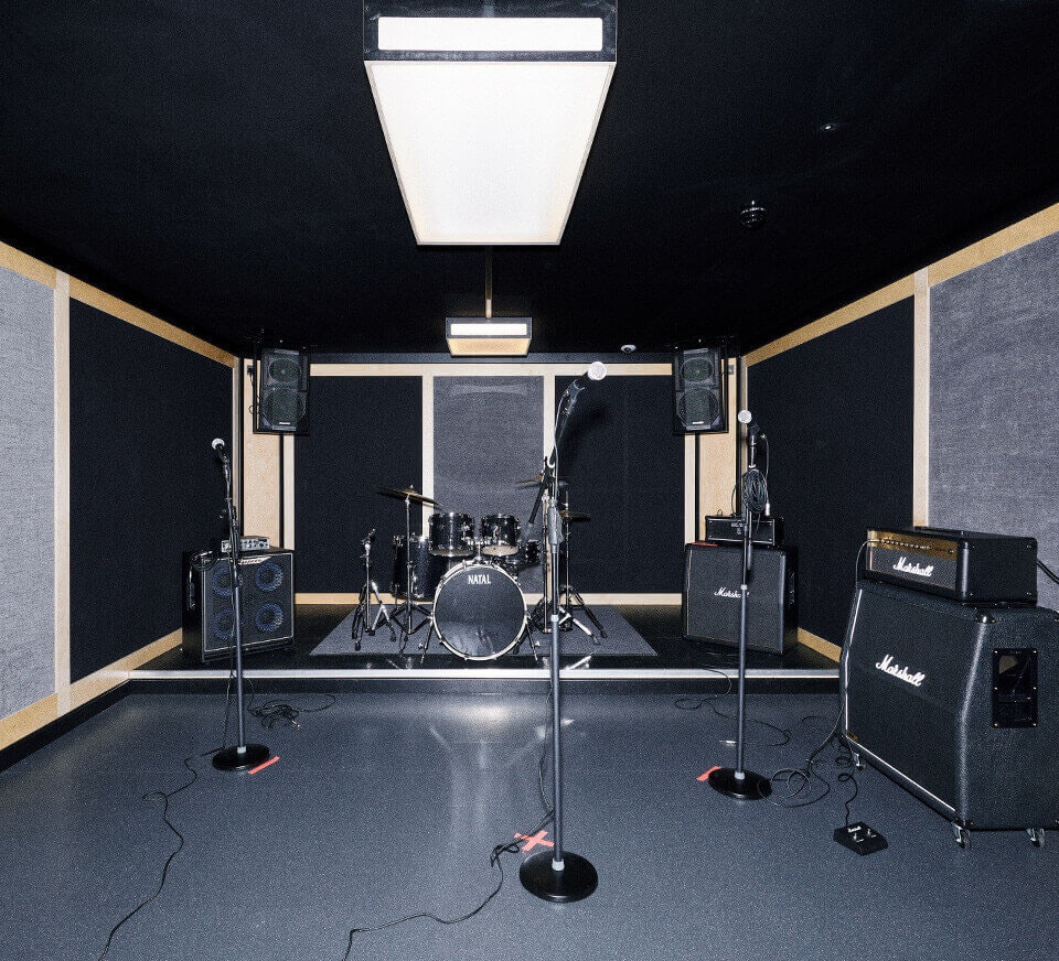 Rehearsal studio - drum set 
