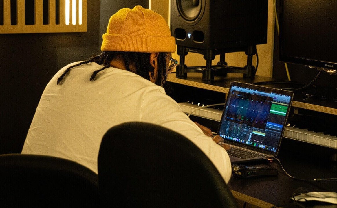 ♾️Making Beats & Watching Studio Vids - PC Tuning & Stream Setup + Help !dc - Music & Video Production ♾️