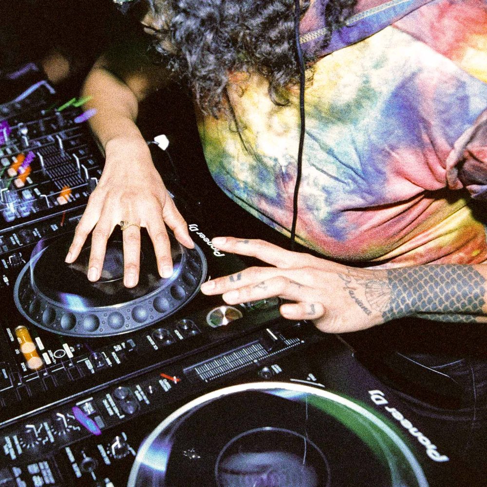 DJ