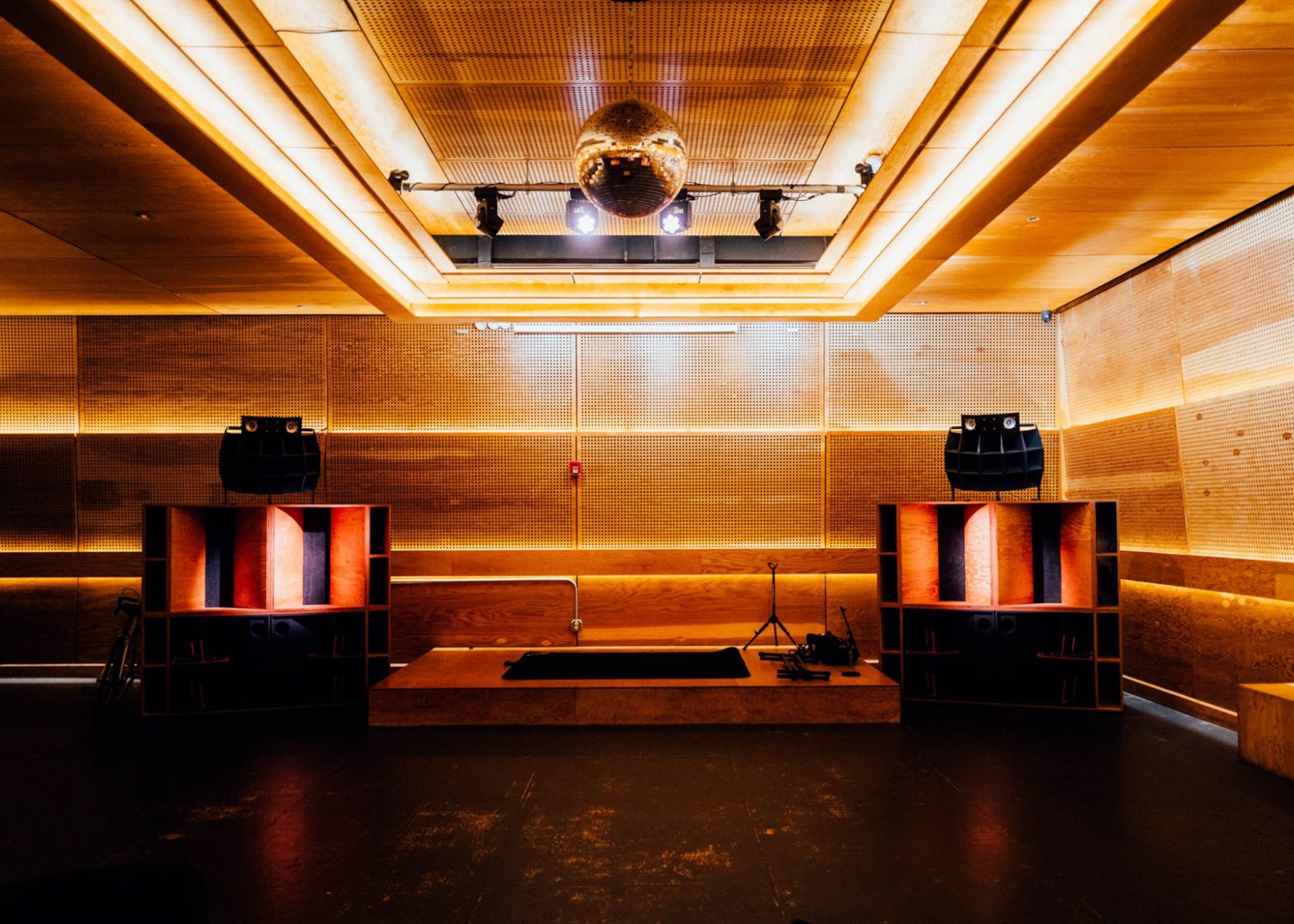 9-must-visit-listening-bars-in-new-york