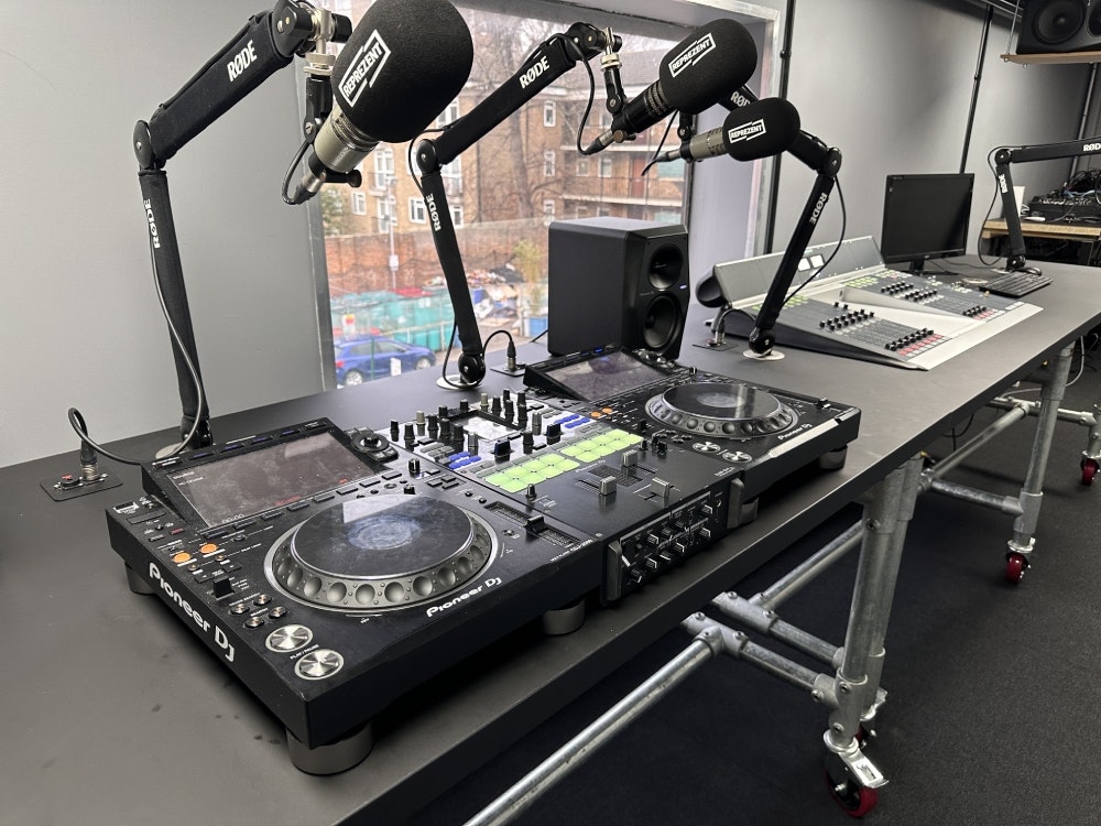 Reprezent Radio - studio set-up