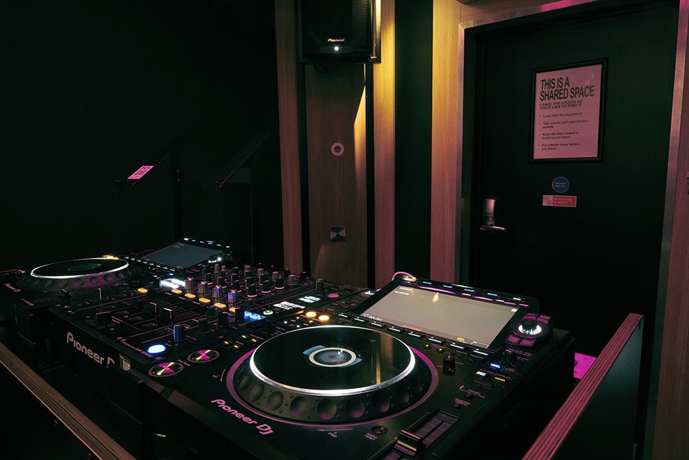 This image may contain: electronics, speaker, cd player, computer hardware, hardware, monitor, screen