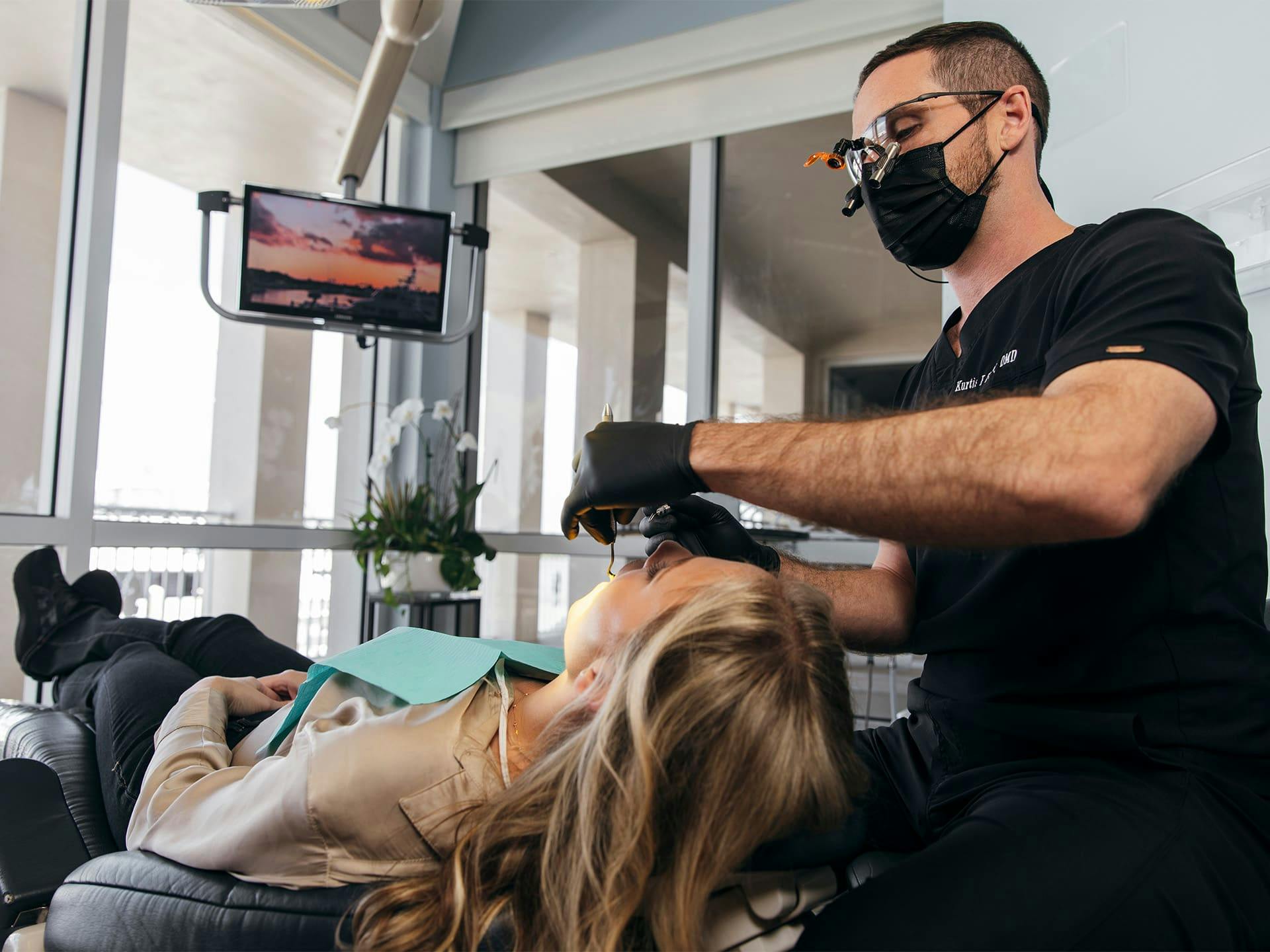 staff member filling a patient's cavity