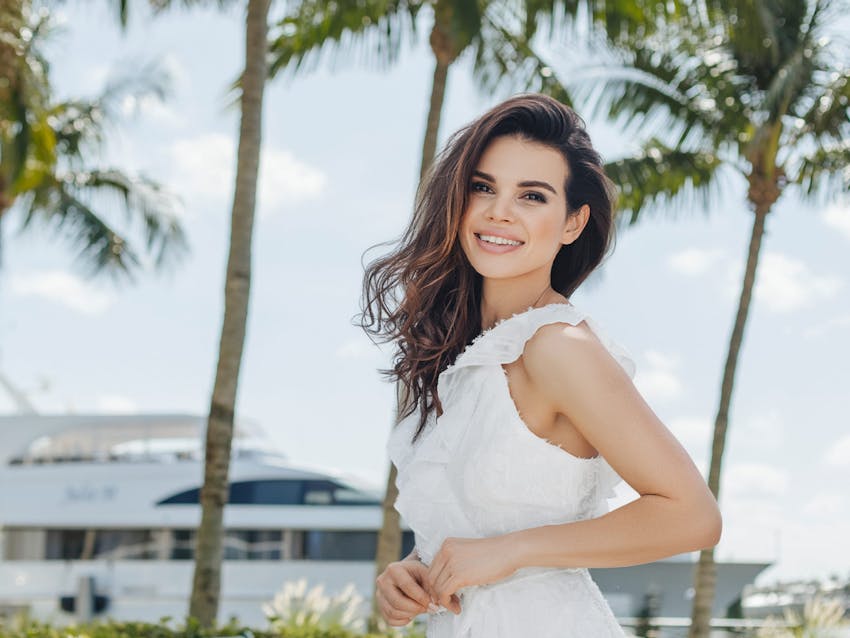 woman in a white dress