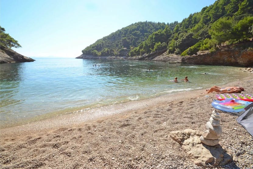 beach-bacva-pupnat-korcula-day-trip-from-dubrovnik