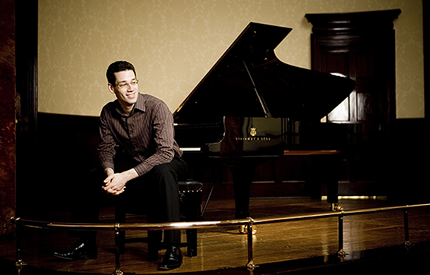 JBiss11_(c)BenjaminEalovega_160106-EB