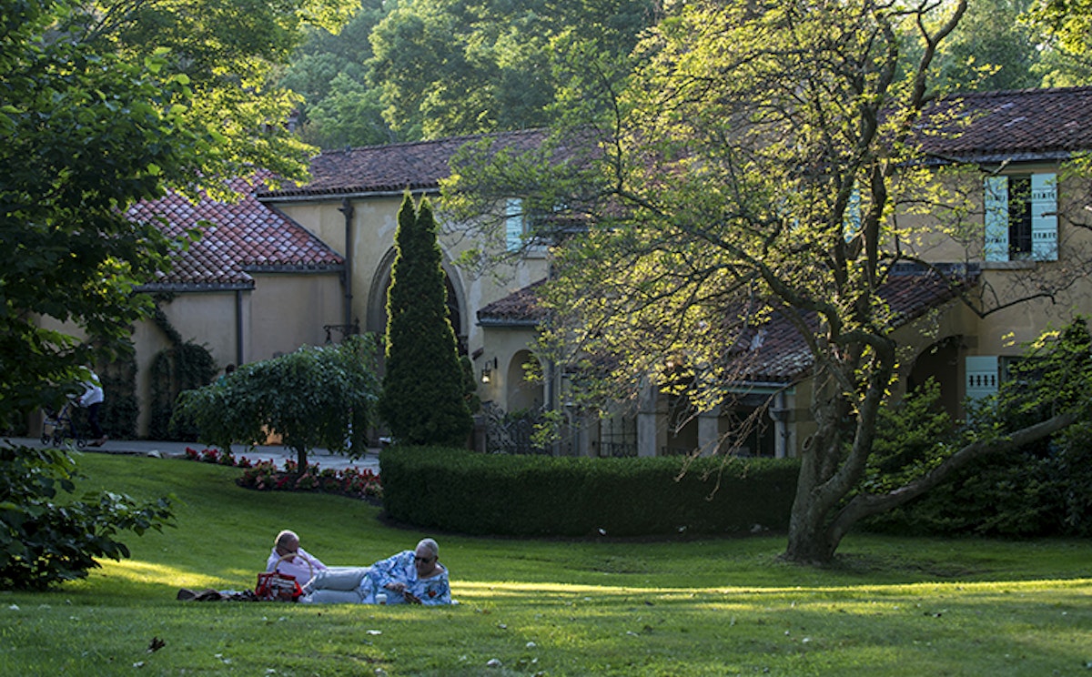 Picnicking (and reading) at Caramoor