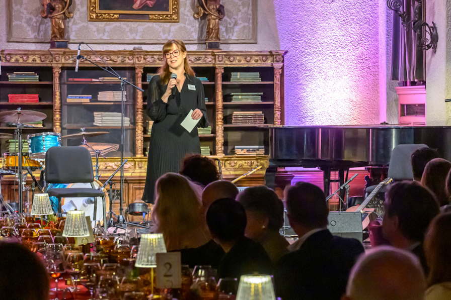 Caramoor CEO Gillian Fox addresses dinner guests