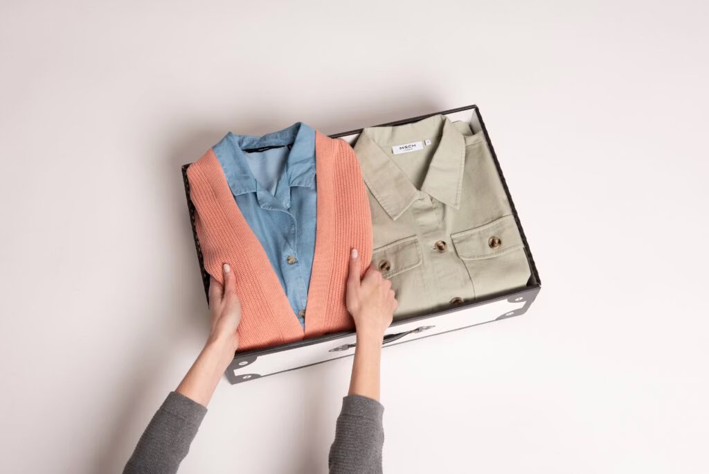 marketing-box_43-1024x684.jpg person, blazer, clothing, coat, jacket, shirt, vest, pants, bag