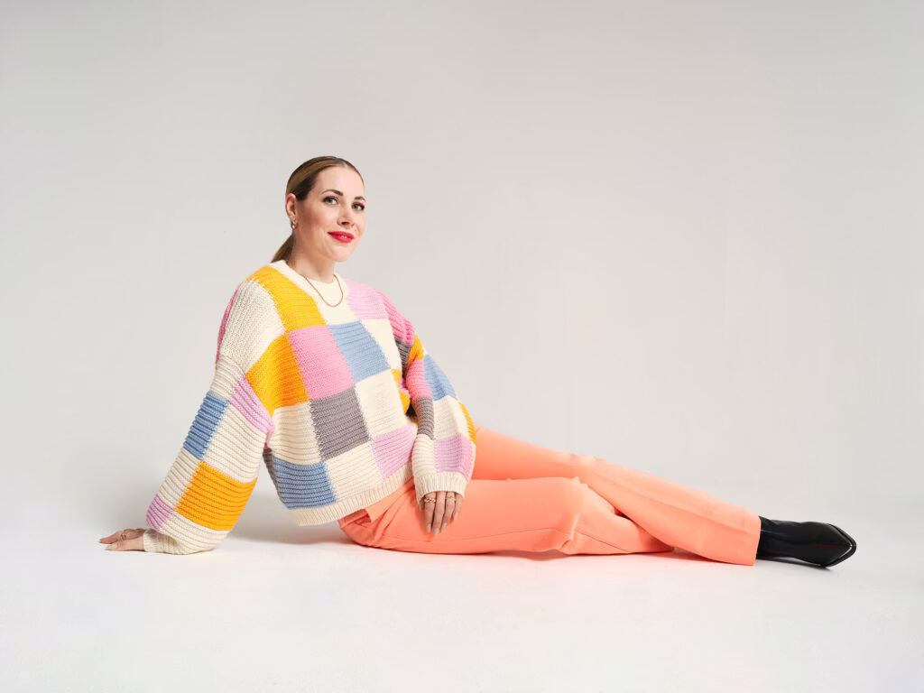 Malinda und ihr neuer farbenfroher Look