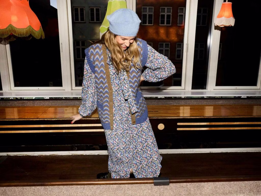 Casual, aber festlich: Blumenkleid mit Strick