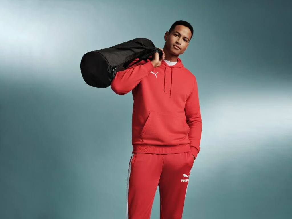 Sportlicher All-Over-Look in Rot