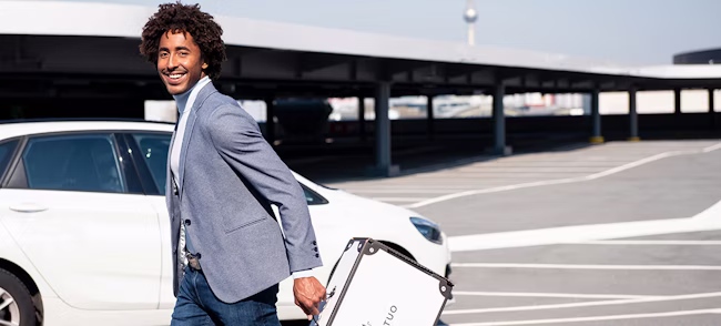 formal wear, suit, adult, male, man, person, blazer, coat, jacket, car