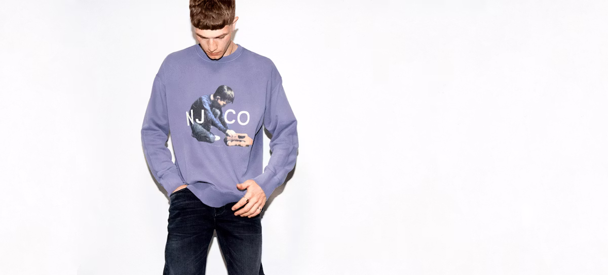 long sleeve, knitwear, sweater, sweatshirt, t-shirt, adult, male, man, person, hoodie