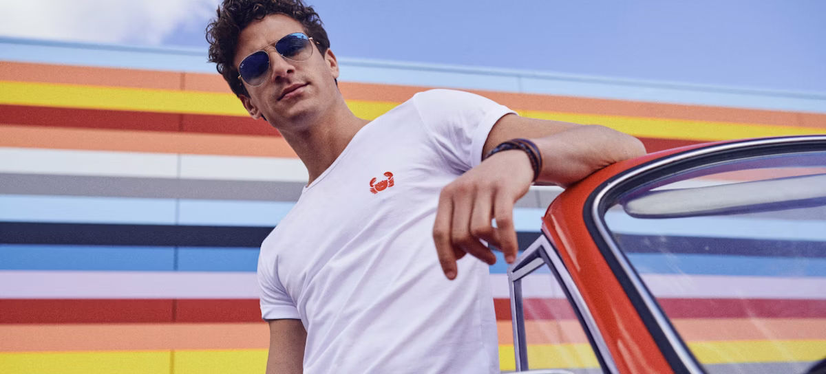 t-shirt, accessories, glasses, adult, male, man, person, sunglasses, bracelet, face