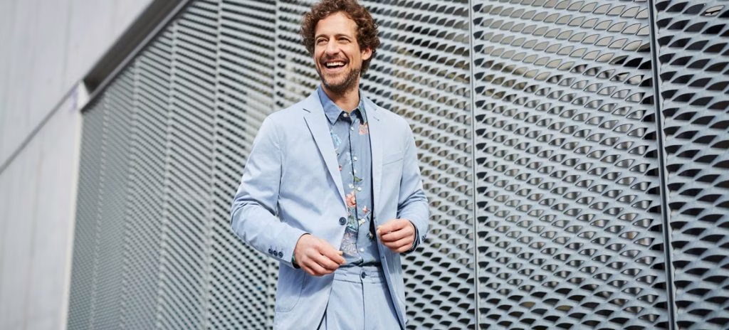blazer, coat, face, head, person, smile, adult, male, man, formal wear