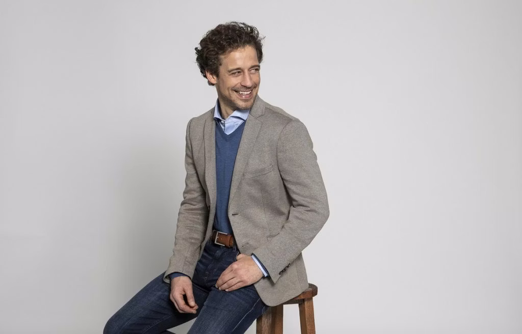 blazer, coat, jacket, formal wear, suit, adult, male, man, person, belt