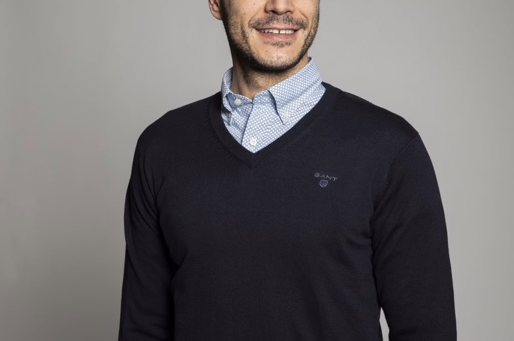 long sleeve, knitwear, sweater, fleece, adult, male, man, person, sweatshirt, shirt