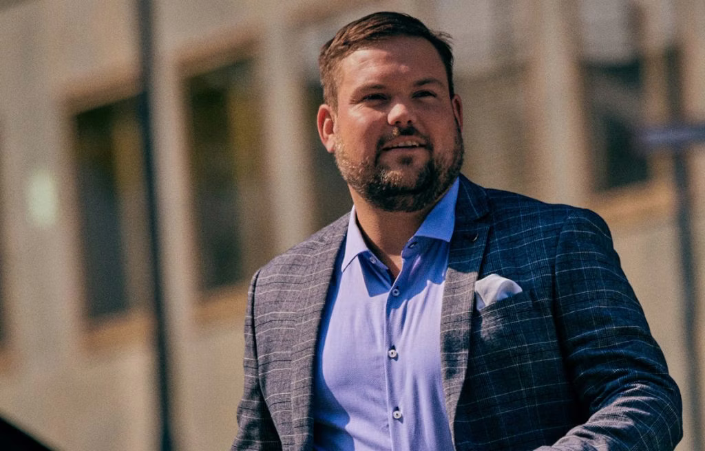 face, head, person, smile, adult, male, man, blazer, crew cut, portrait