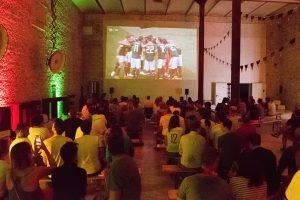 people, person, urban, crowd, seminar, club, adult, female, woman, bench