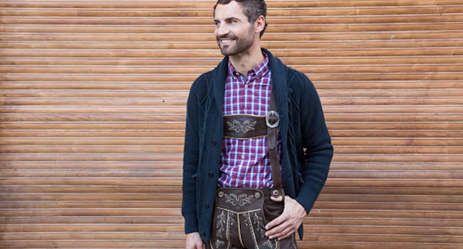 vest, handbag, adult, male, man, person, coat, jacket, blazer, pants