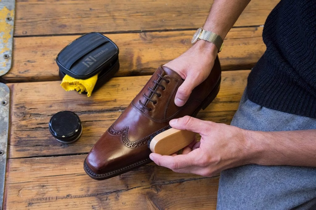 5_buerste-glattleder