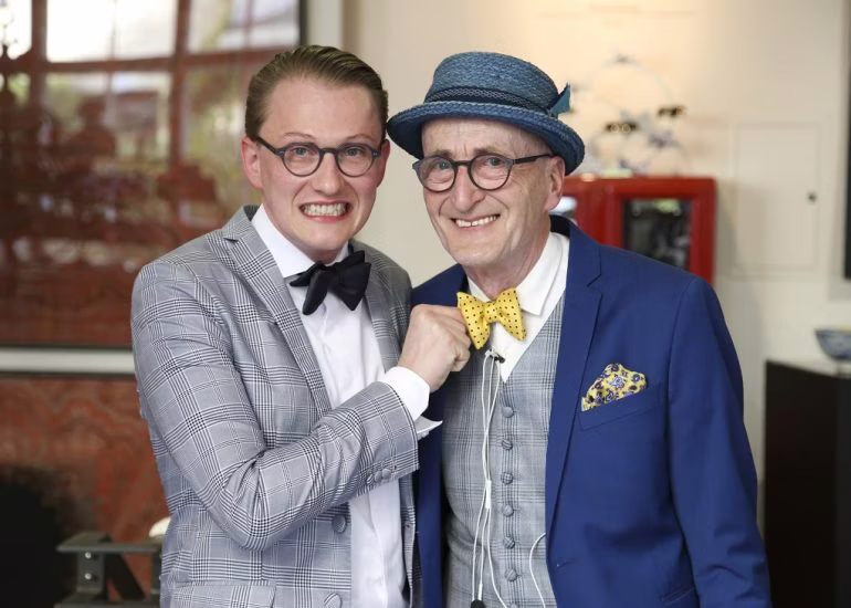 blazer, coat, formal wear, jacket, tie, suit, glasses, hat, man, person