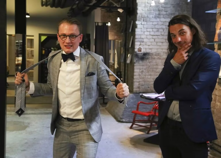 tie, head, person, face, adult, female, woman, glasses, male, man