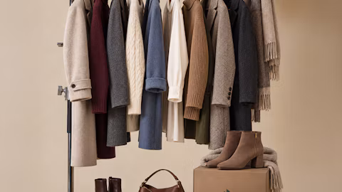 Wintergarderobe für Damen mit vielseitigen Strickteilen, Hosen, Mantel und Boots