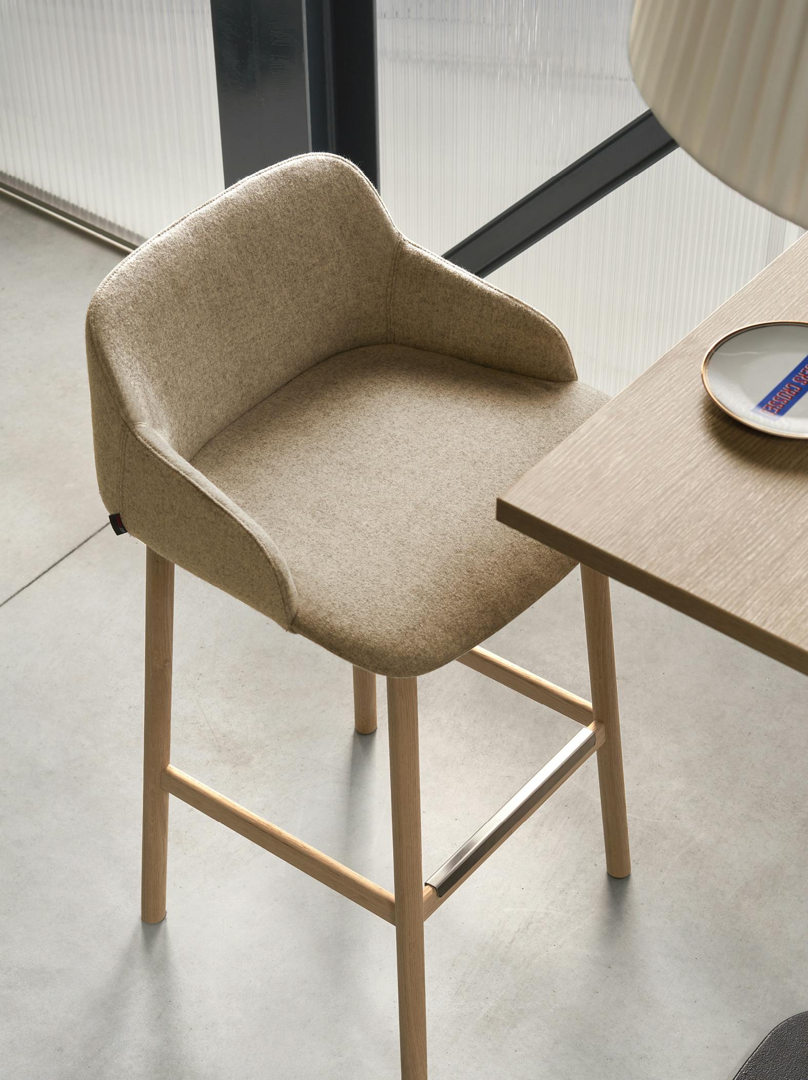Deep-hospi-stool-02