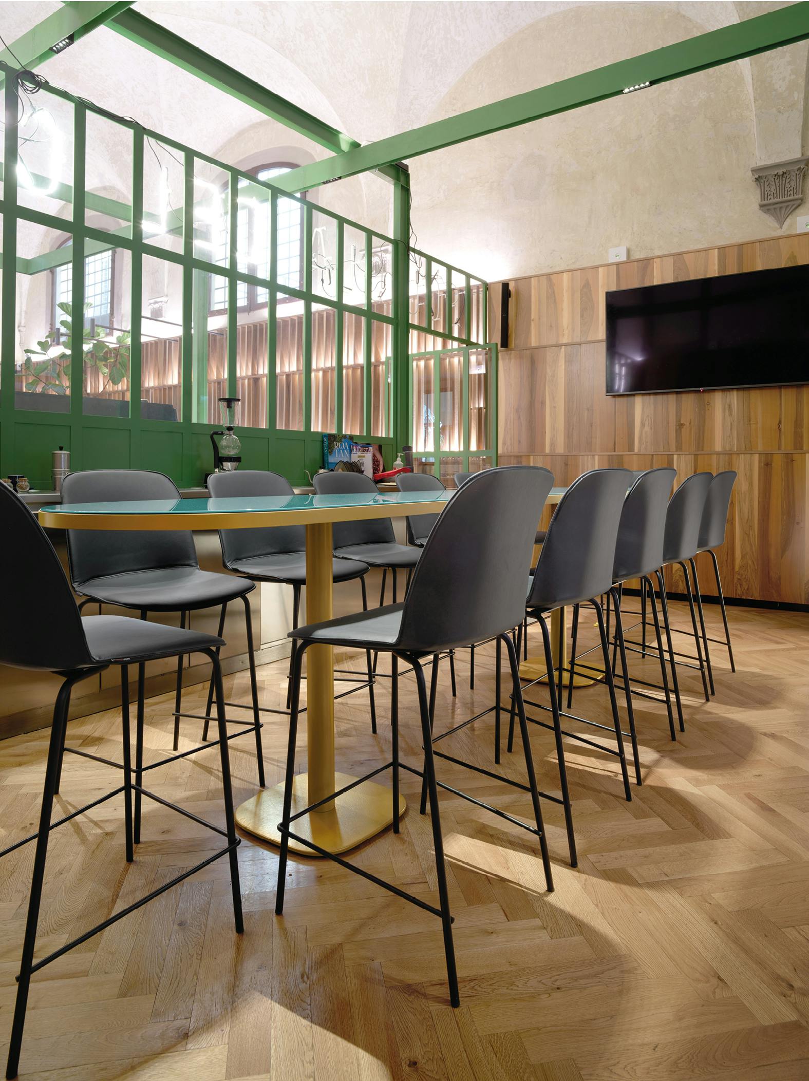 deep-pl-stool-02